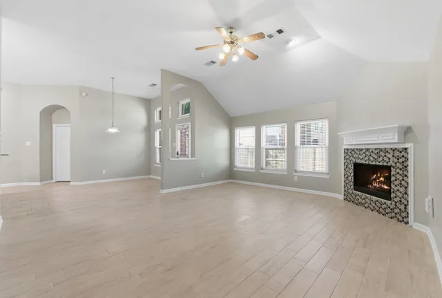 a view of empty room with a ceiling fan