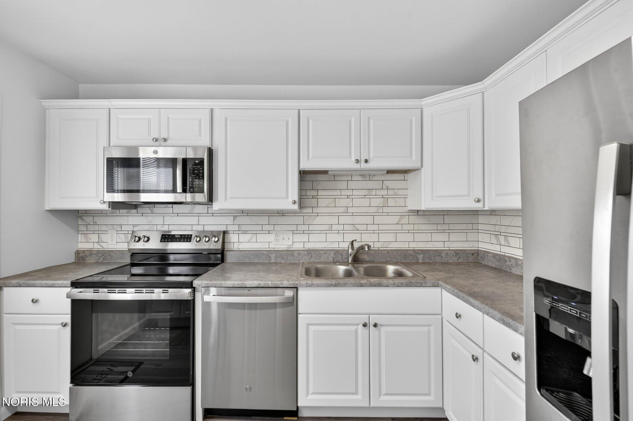 6715 Garden Road Maumee, OH 43537 - Photo 14 of 36 Gallery Image 14