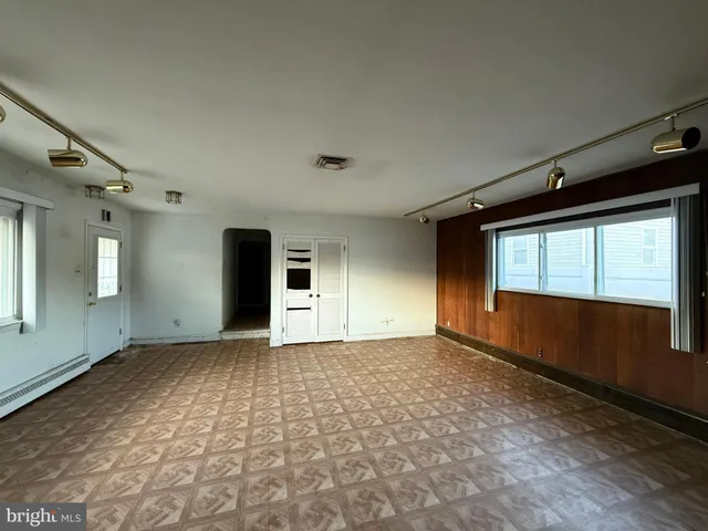 a view of empty room with window