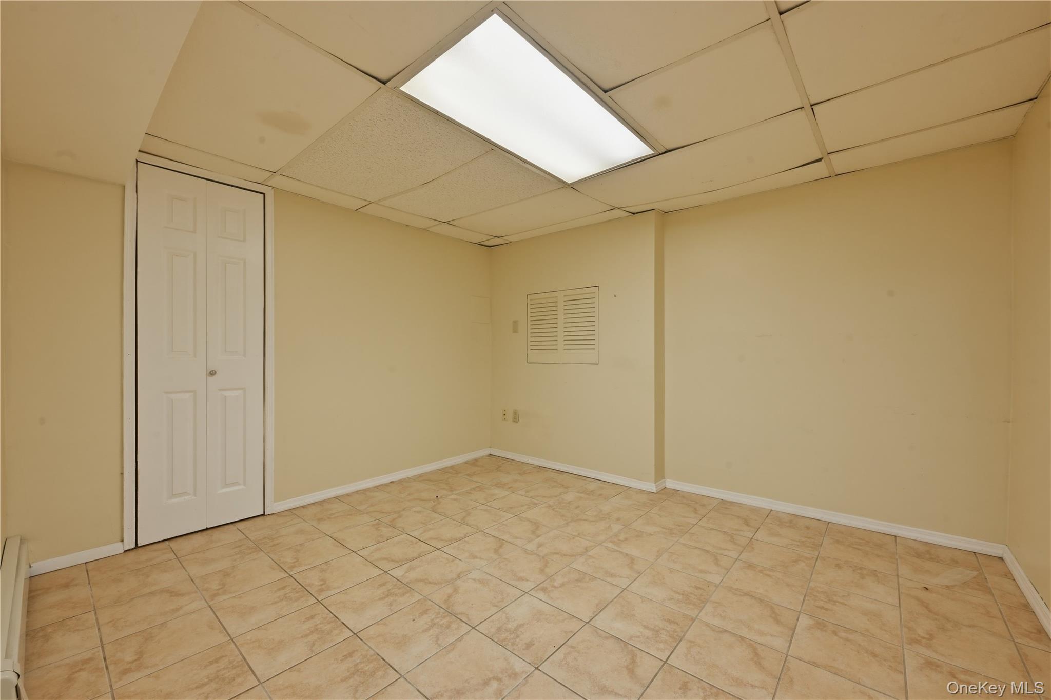 19 Berkshire Road Bethpage, NY 11714 - Photo 34 of 42