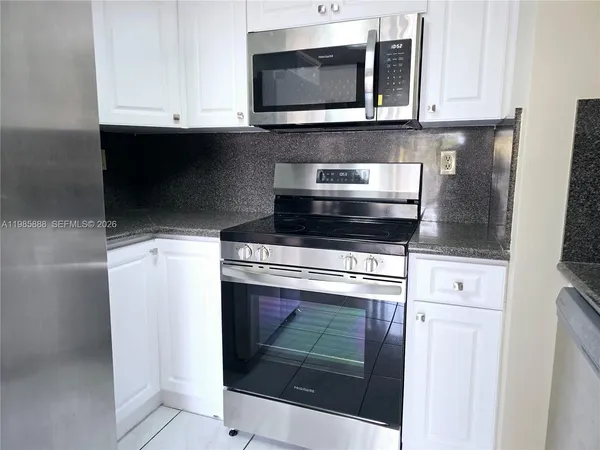 $2,500 | 365 Northwest 85th Court, Unit 1208, Miami, FL 33126