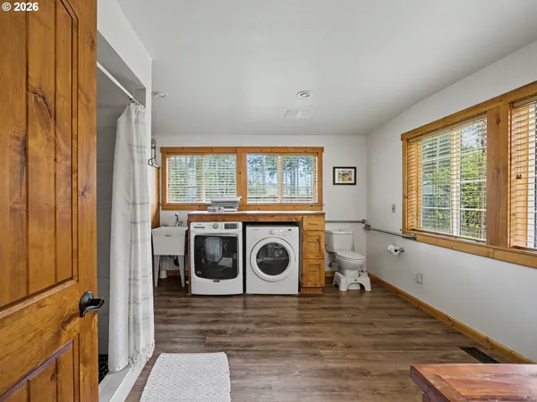 $535,000 | 60111 East Sleepy Hollow Drive, Sandy, OR 97055