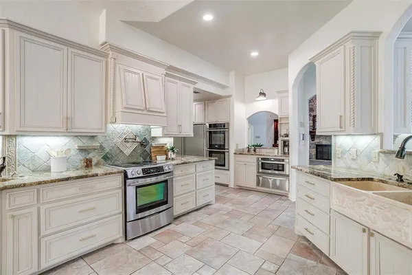 $2,500,000 | 5010 Comanche Vista Court, DeCordova, TX 76049