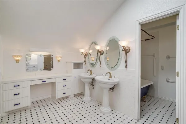 $2,500,000 | 5010 Comanche Vista Court, DeCordova, TX 76049