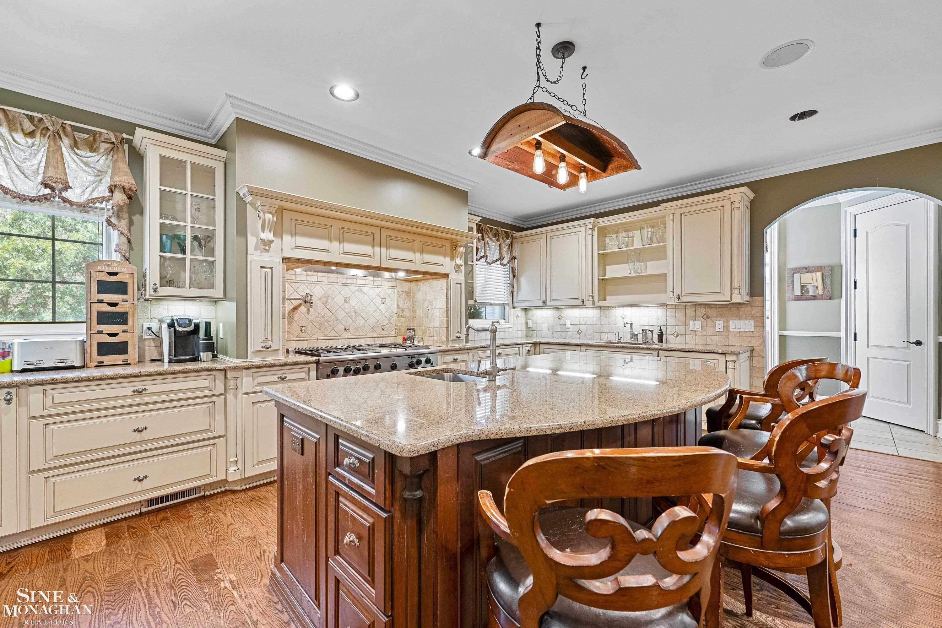 1036 Whittier Road Grosse Pointe, MI 48230 - Photo 10 of 48 50150714-3B85A855-FBE0-49A3-A5AE-7CDE4403F0A6.JPG
