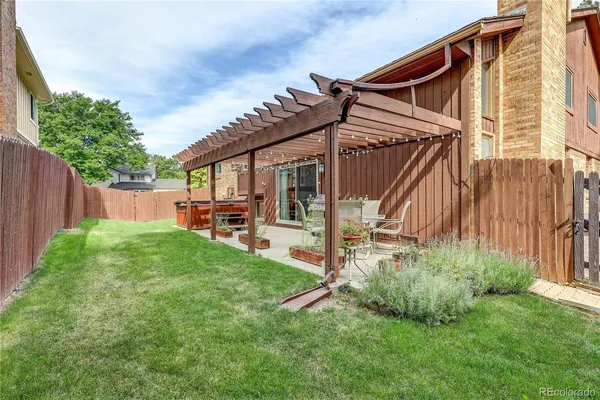 a view of a house with backyard and porch