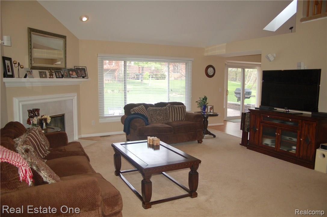 3067 Lexham Lane Rochester, MI 48309 - Photo 8 of 30 great rm.JPG