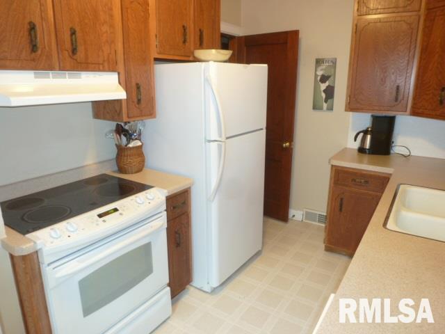 2029 Ridgeway Court Bettendorf, IA 52722 - Photo 7 of 20 Gallery Image 7