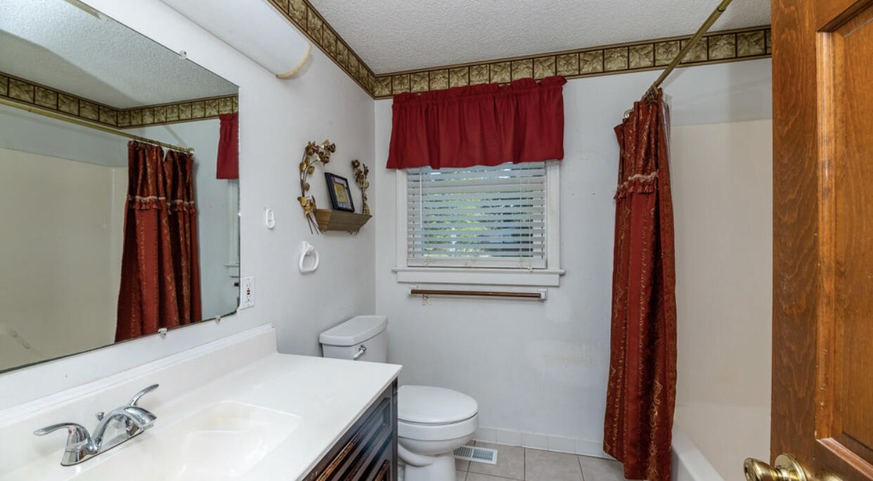 1824 Jasper Street Georgetown, SC 29440 - Photo 12 of 23 Owner’s Bathroom