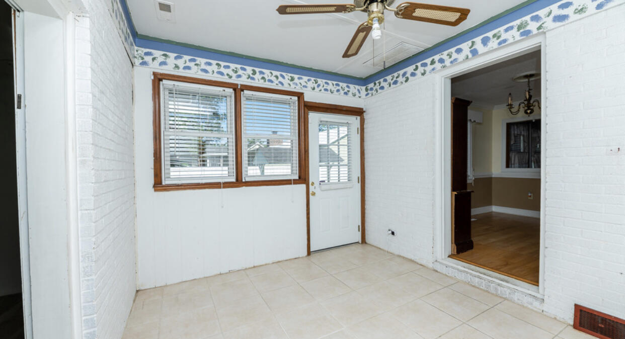 1824 Jasper Street Georgetown, SC 29440 - Photo 15 of 23 Sunroom