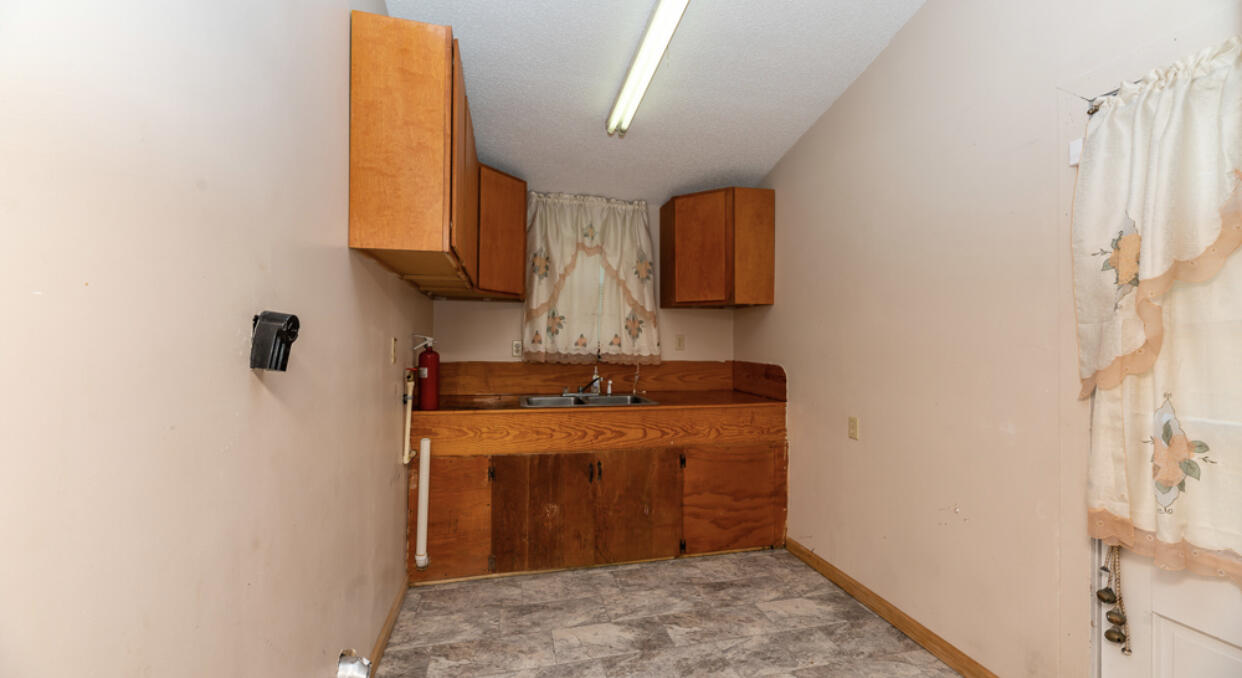 1824 Jasper Street Georgetown, SC 29440 - Photo 17 of 23 Laundry Room