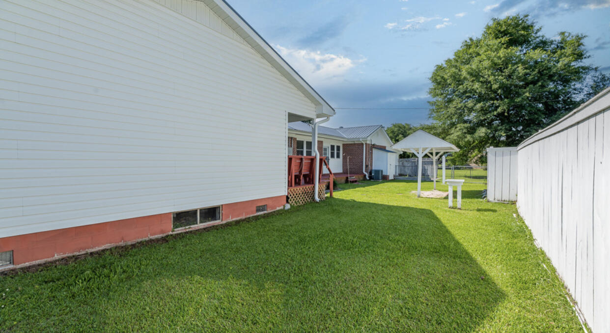 1824 Jasper Street Georgetown, SC 29440 - Photo 20 of 23 Backyard