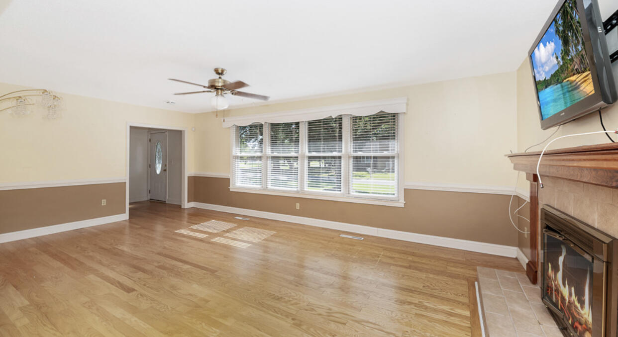 1824 Jasper Street Georgetown, SC 29440 - Photo 4 of 23 Living Room