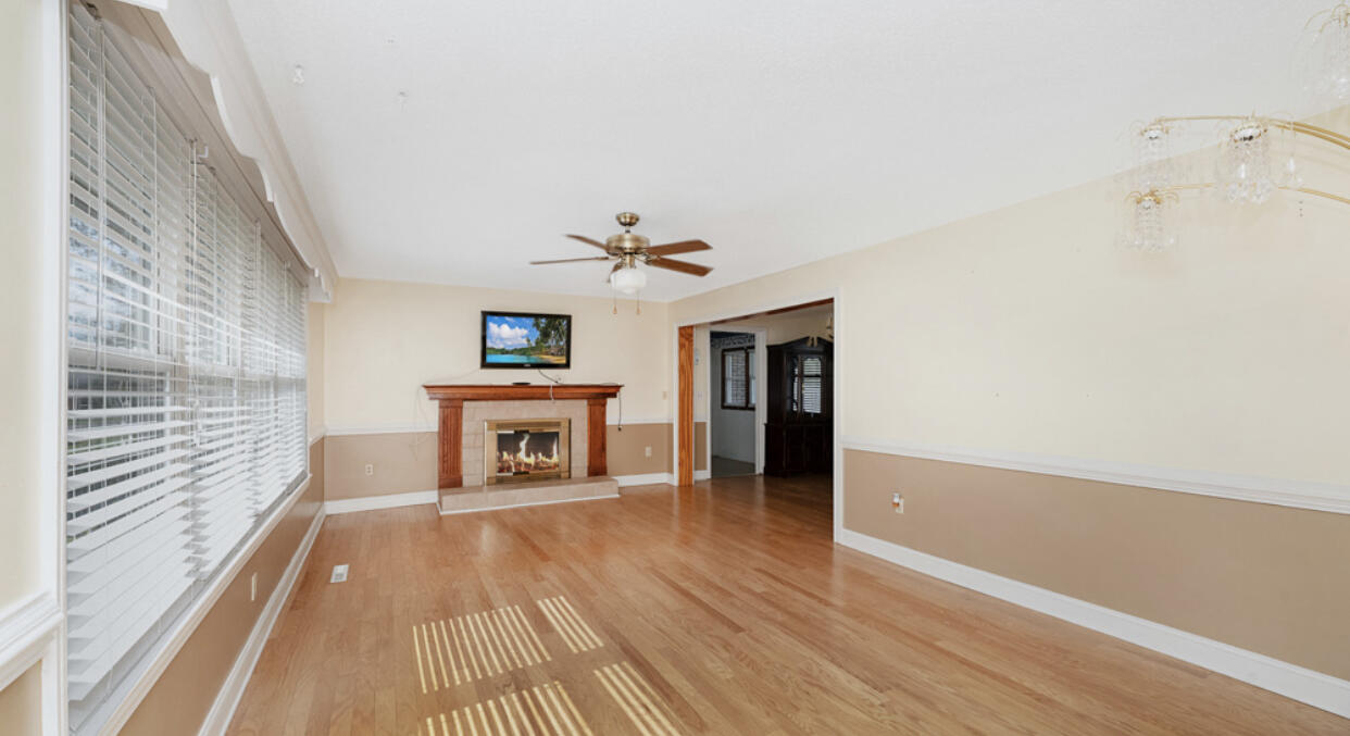 1824 Jasper Street Georgetown, SC 29440 - Photo 5 of 23 Living Room