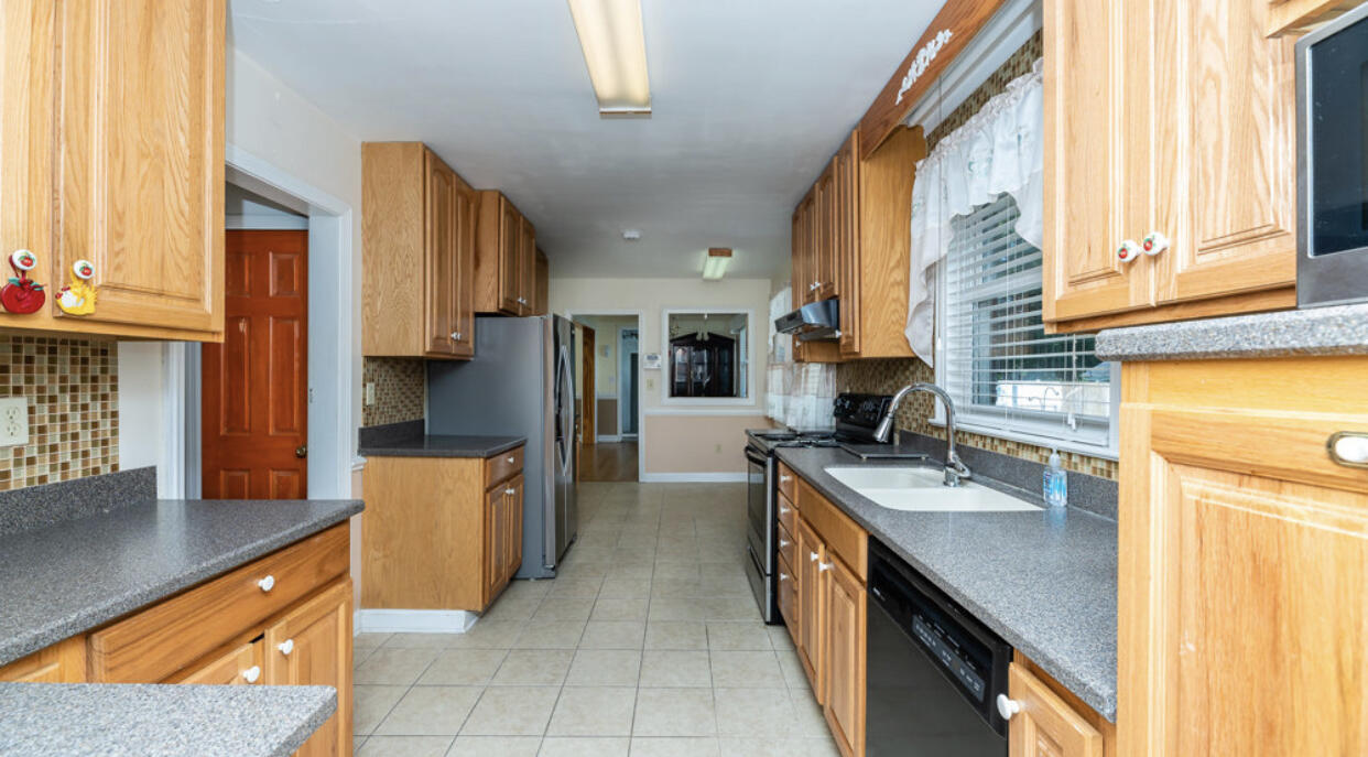 1824 Jasper Street Georgetown, SC 29440 - Photo 8 of 23 Kitchen