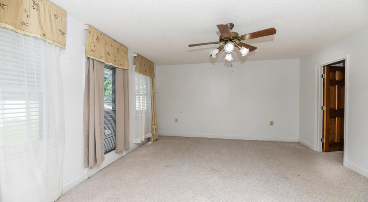 1824 Jasper Street Georgetown, SC 29440 - Photo 9 of 23 Owner’s Suite