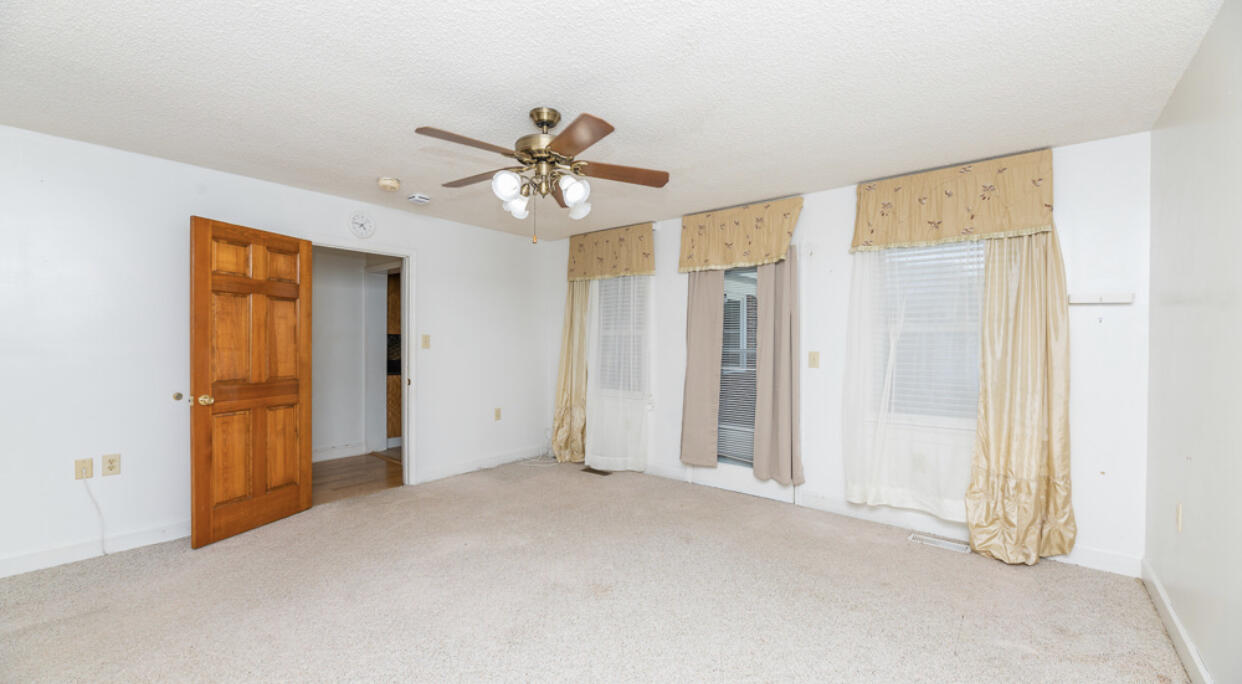 1824 Jasper Street Georgetown, SC 29440 - Photo 10 of 23 Owner’s Suite