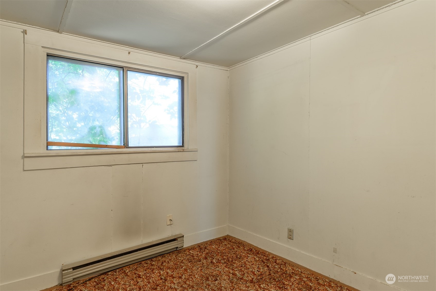 209 Southwest 132nd Street Burien, WA 98146 - Photo 19 of 27 an empty room with a window
