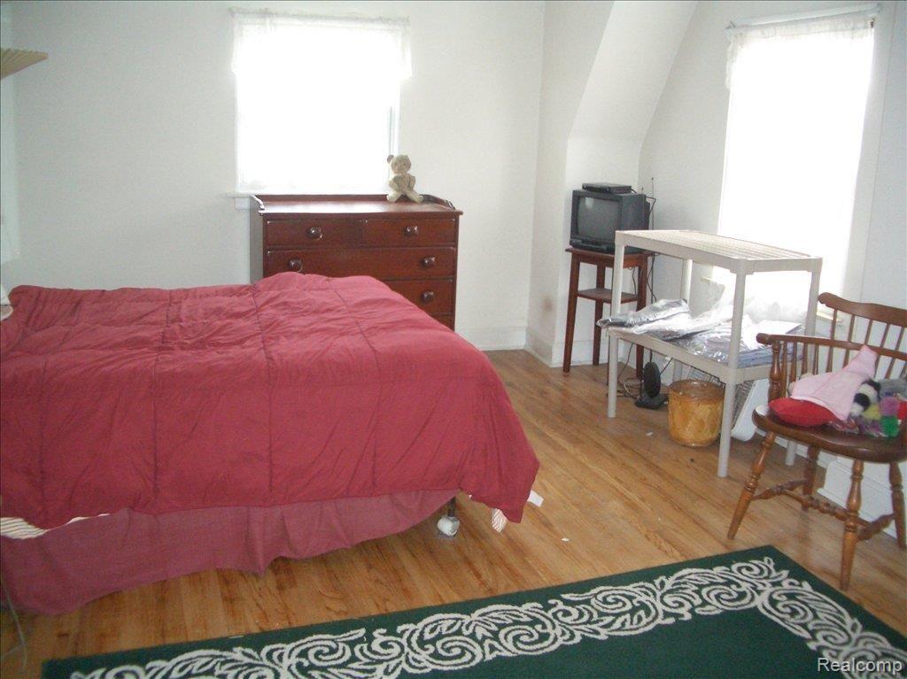942 Rivard Boulevard Grosse Pointe, MI 48230 - Photo 7 of 11 Master