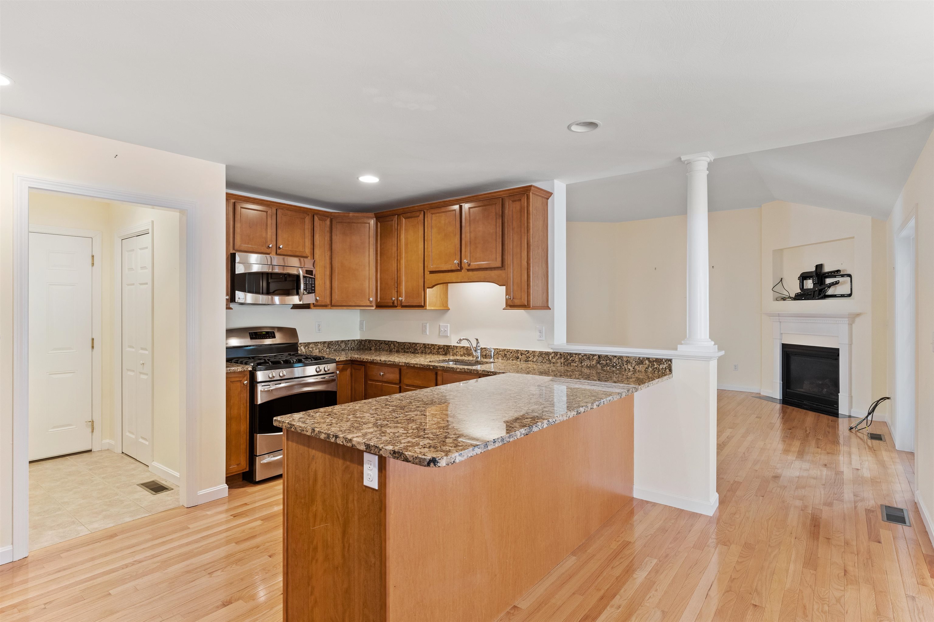 39 Fells Drive Amherst, NH 03031 - Photo 4 of 40 Gallery Image 4