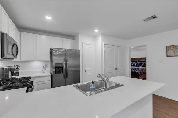 $2,000 | 4154 Saltillo Lakes Drive, Baytown, TX 77521