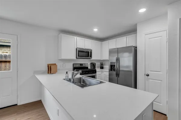 $2,000 | 4154 Saltillo Lakes Drive, Baytown, TX 77521