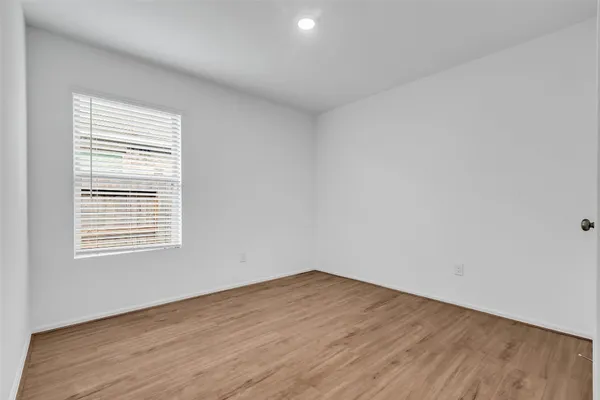 $2,000 | 4154 Saltillo Lakes Drive, Baytown, TX 77521