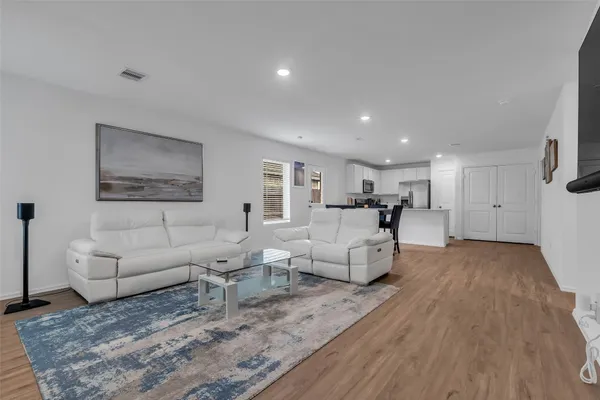 $2,000 | 4154 Saltillo Lakes Drive, Baytown, TX 77521