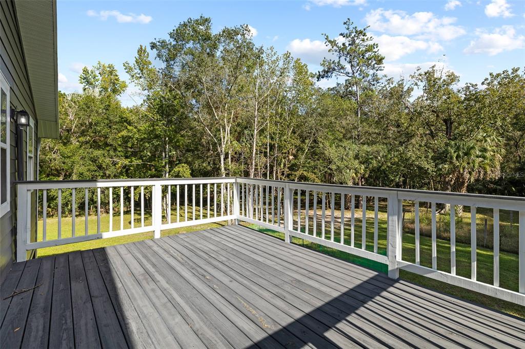 11311 Northeast 40th Street Road Silver Springs, FL 34488 - Photo 25 of 67 a view of balcony with wooden floor and fence