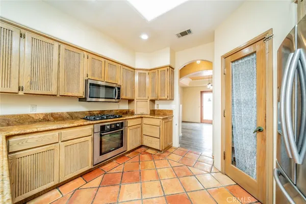 $2,995 | 7440 3rd, Hesperia, CA 92345