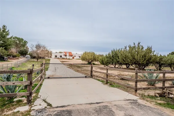 $2,995 | 7440 3rd, Hesperia, CA 92345