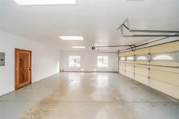 $2,995 | 7440 3rd, Hesperia, CA 92345