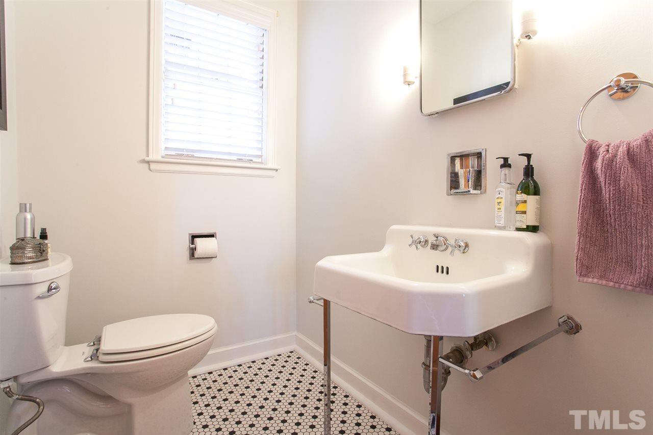 2709 Dogwood Road Durham, NC 27705 - Photo 9 of 21 Gallery Image 9