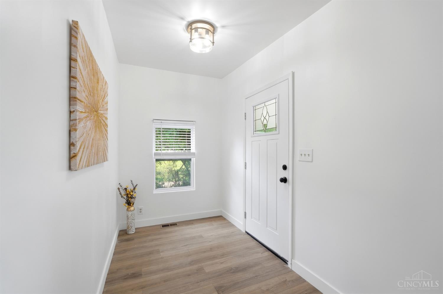 6056 Red Bank Road Cincinnati, OH 45213 - Photo 3 of 33