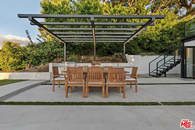 $3,795,000 | 18101 Green Meadow Drive, Encino, CA 91316