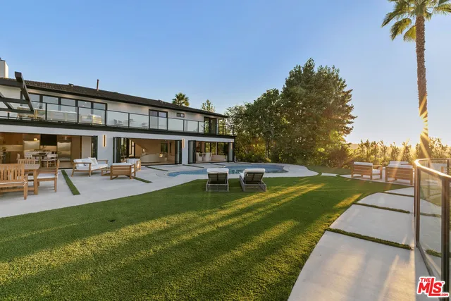 $3,795,000 | 18101 Green Meadow Drive, Encino, CA 91316