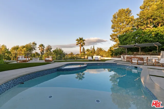 $3,795,000 | 18101 Green Meadow Drive, Encino, CA 91316