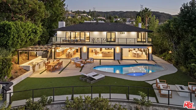 $3,795,000 | 18101 Green Meadow Drive, Encino, CA 91316