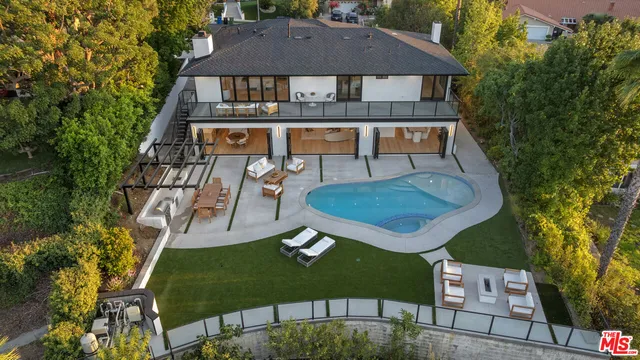 $3,795,000 | 18101 Green Meadow Drive, Encino, CA 91316
