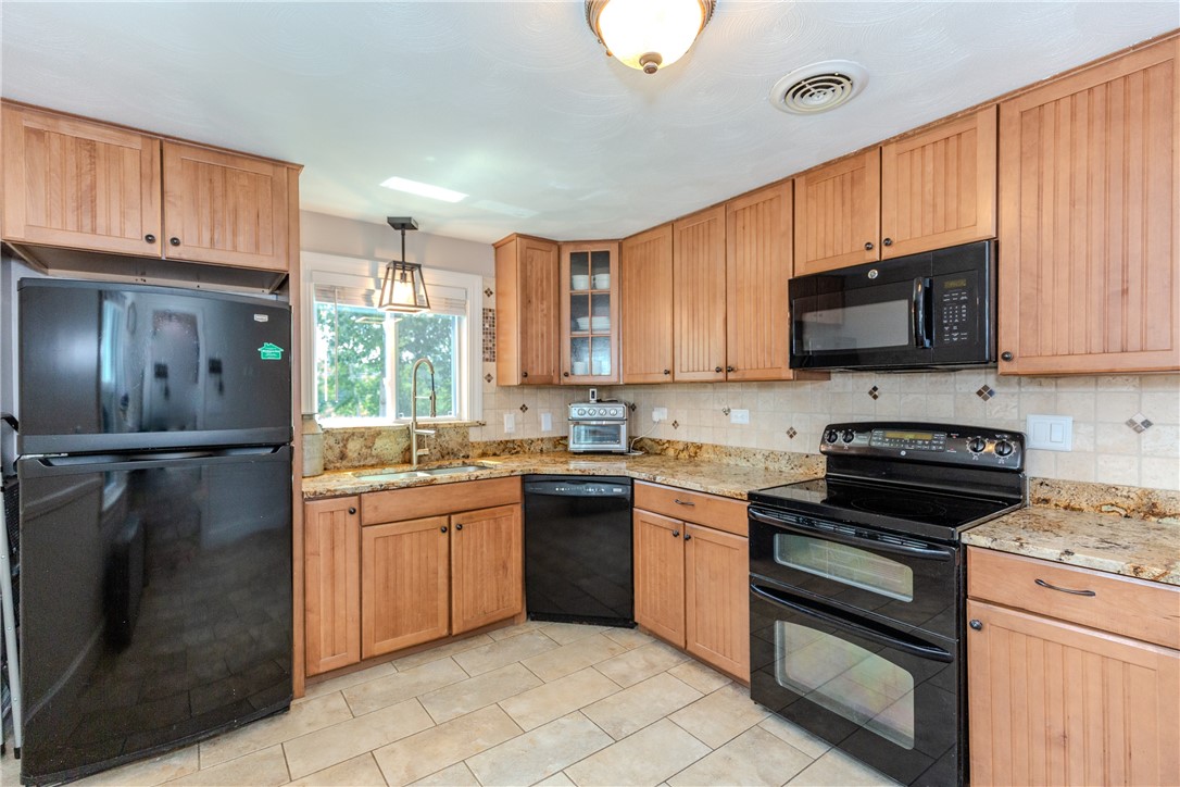 1270 Pippin Orchard Road Cranston, RI 02921 - Photo 8 of 41