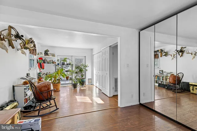 a view of a livingroom with furniture and a livingroom