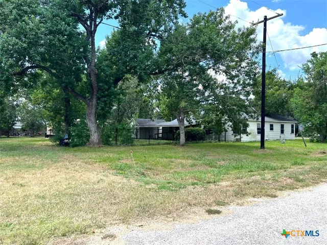 $79,900 | 311 East Putnam Avenue, Ganado, TX 77962