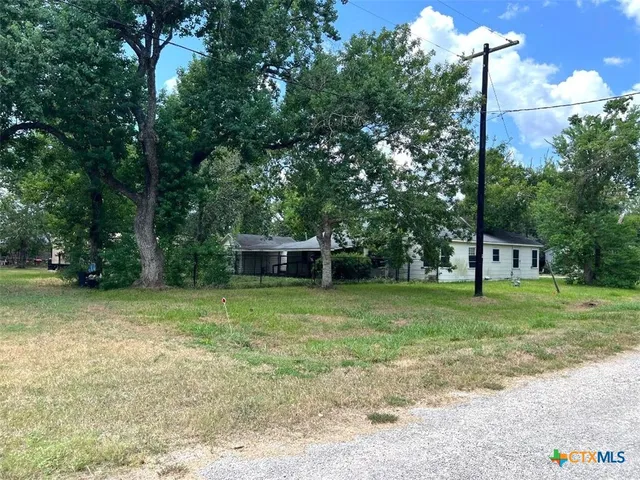 $79,900 | 311 East Putnam Avenue, Ganado, TX 77962