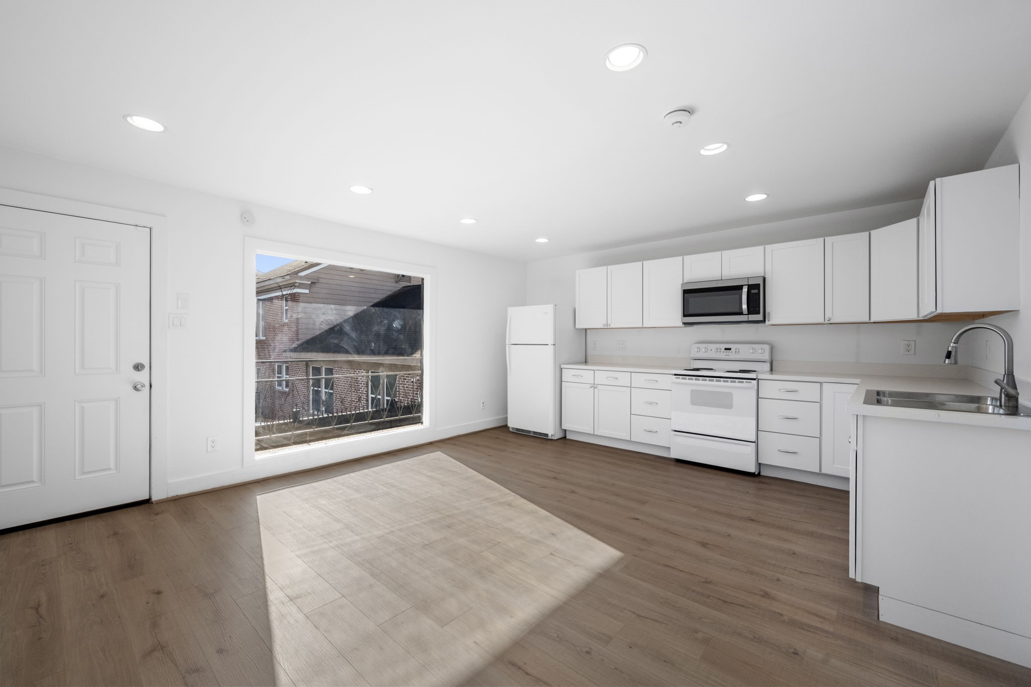 234 Westheimer Road, Unit 7 Houston, TX 77006 - Photo 8 of 18 Open Concept With New Kitchen