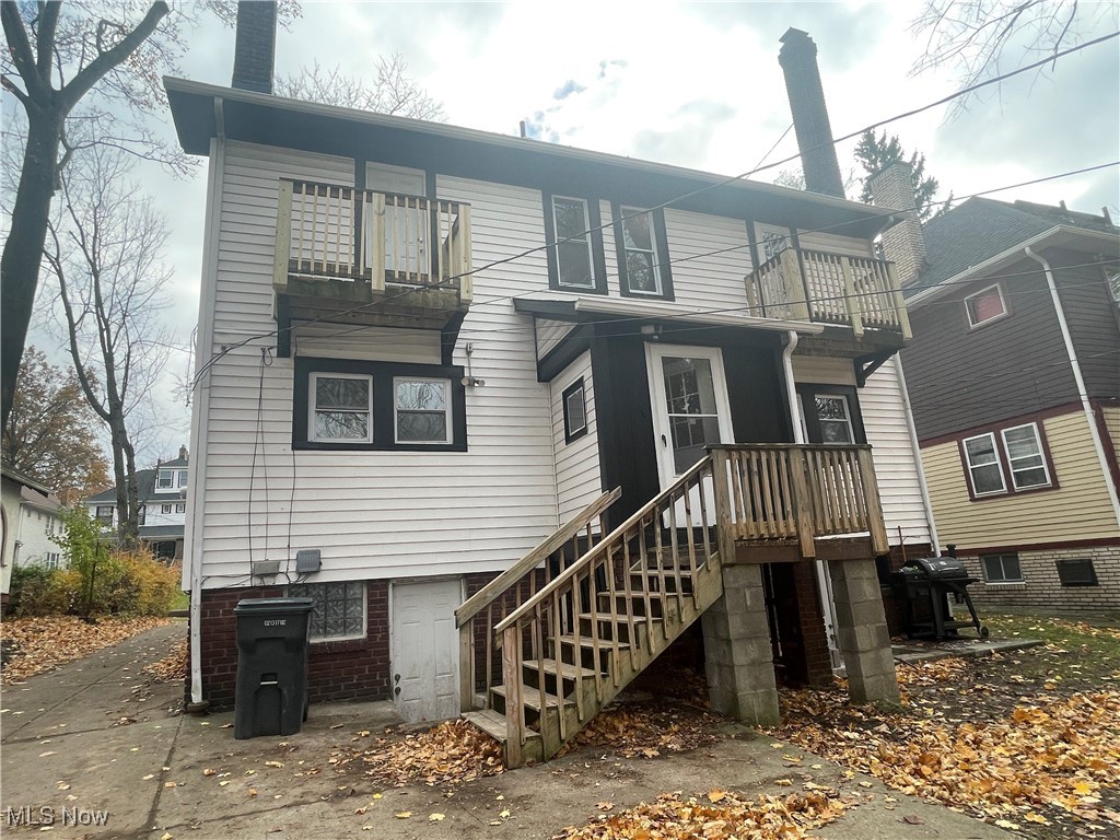 3235 Oak Road Cleveland, OH 44118 - Photo 47 of 47 Side by side both with porches