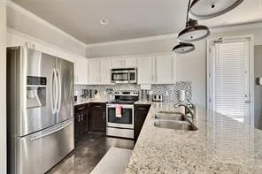 $2,775 | 2947 Moss Street, Austin, TX 78722