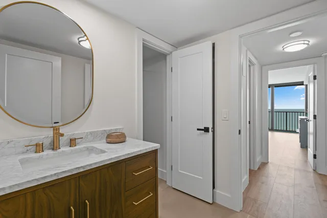 a en suite bathroom with a double vanity sink and a mirror