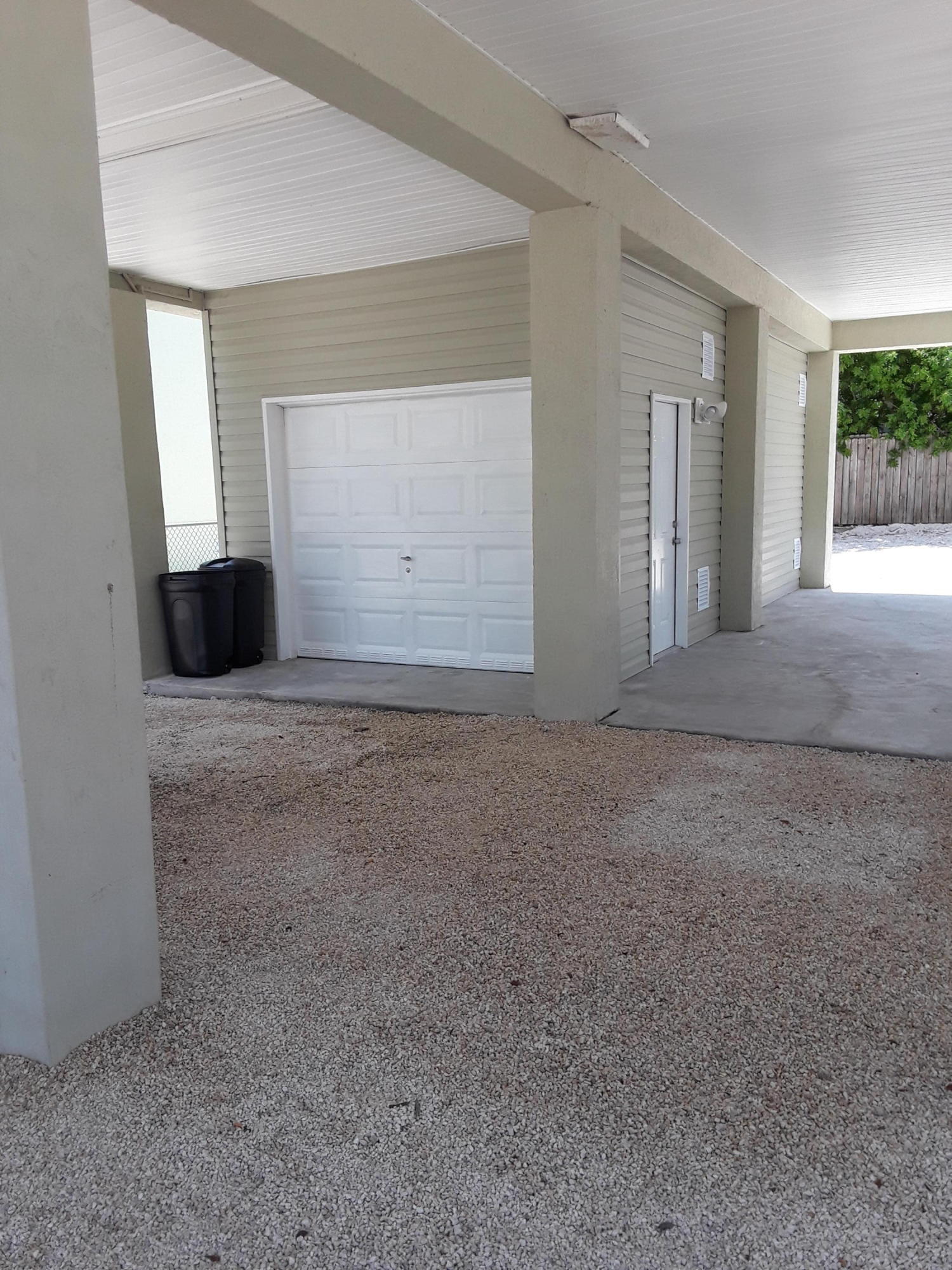 953 Plantation Road Key Largo, FL 33037 - Photo 6 of 21 Garage
