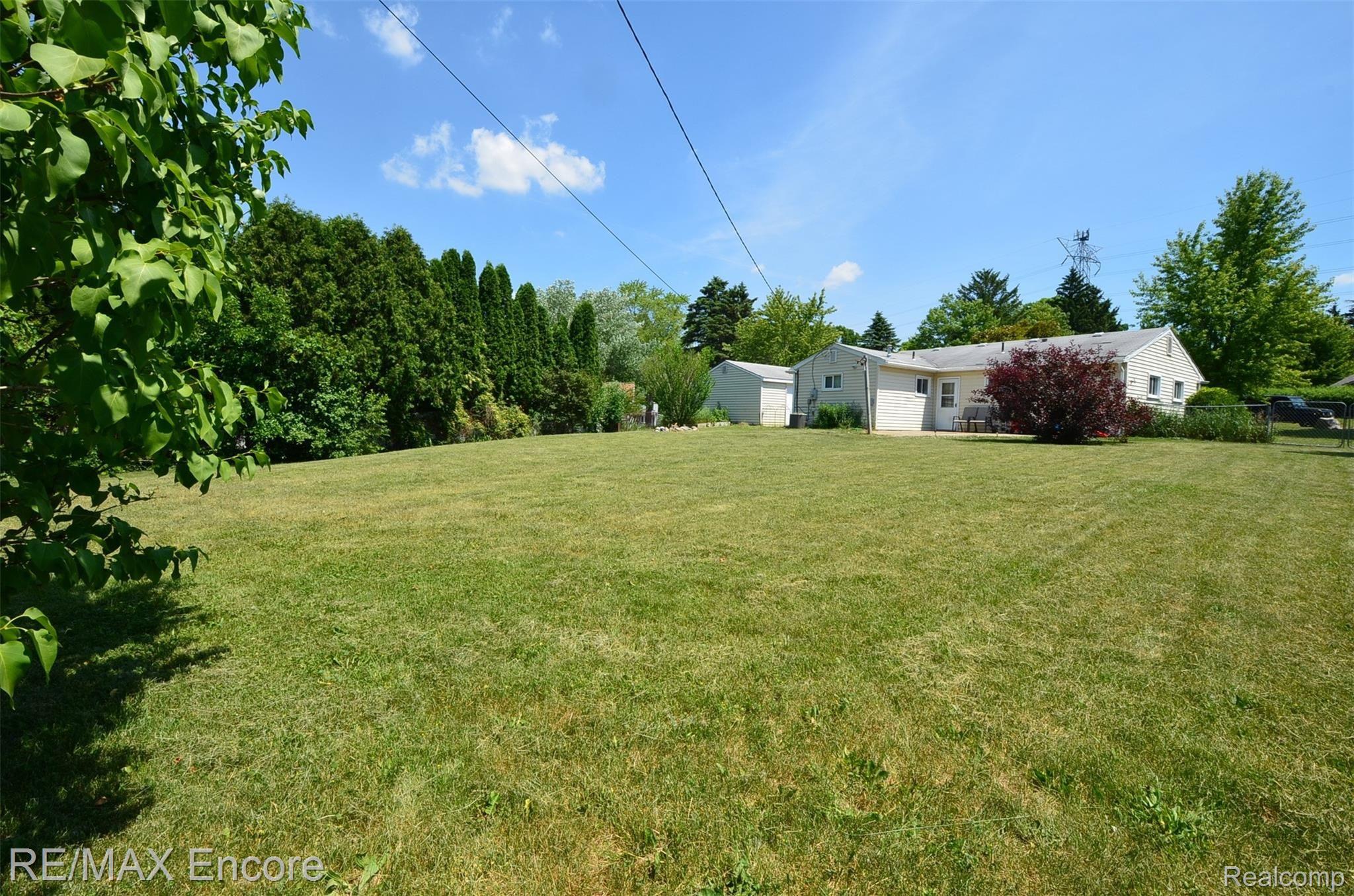 7859 Dubuque Road Clarkston, MI 48348 - Photo 3 of 39 DSC_0157.JPG