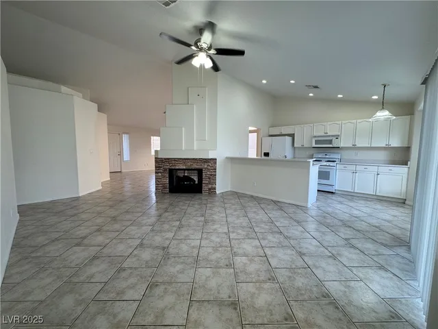 $2,095 | 830 Coastal Beach Road, Henderson, NV 89002